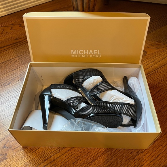 Michael Kors Berkeley T Strap Mesh size 8.5 black - Picture 4 of 4